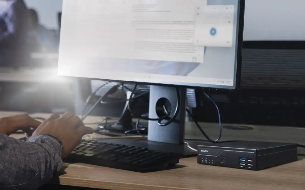 Shuttle XPC slim DH6100B - DH610v1 Configurable (Sans Système d'exploitation, Intel Processor 300 3.70 GHz, 4 Go DDR4 SO-DIMM, 120/128 Go SSD M.2 (NVMe), Aucun, Aucun, Aucun, Aucun)
